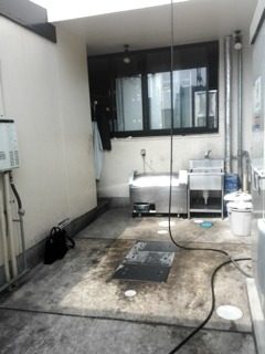 3階建ての大規模な飲食店舗様です。