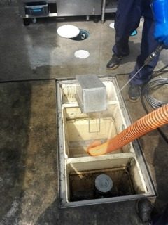 H様｜3階建て大規模店舗の定期清掃